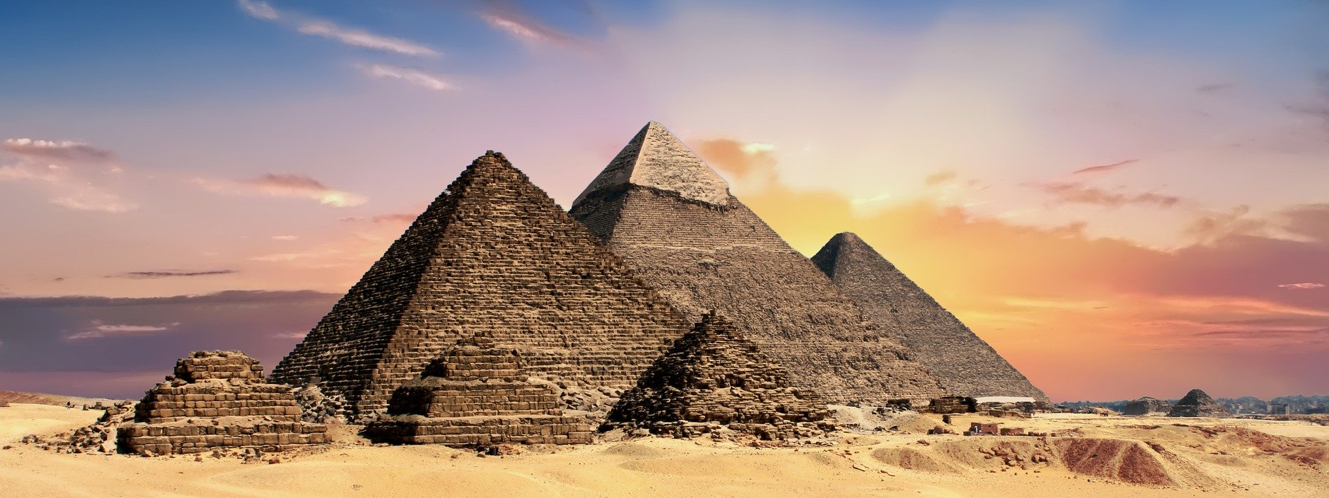 pyramids 2371501 1920 - 【都市伝説】古代エジプト文明のピラミッドとフリーメイソンの関係性