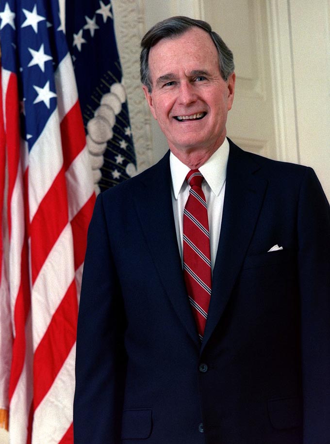 800px George H. W. Bush - 【都市伝説】世界を牛耳るイルミナティの主メンバー8人＆コロナも予言？陰謀論4説！